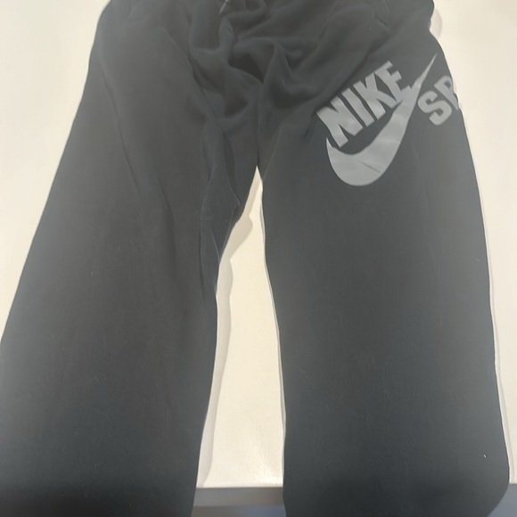 2 Nike track pants and under armour shirt - Picture 7 of 8